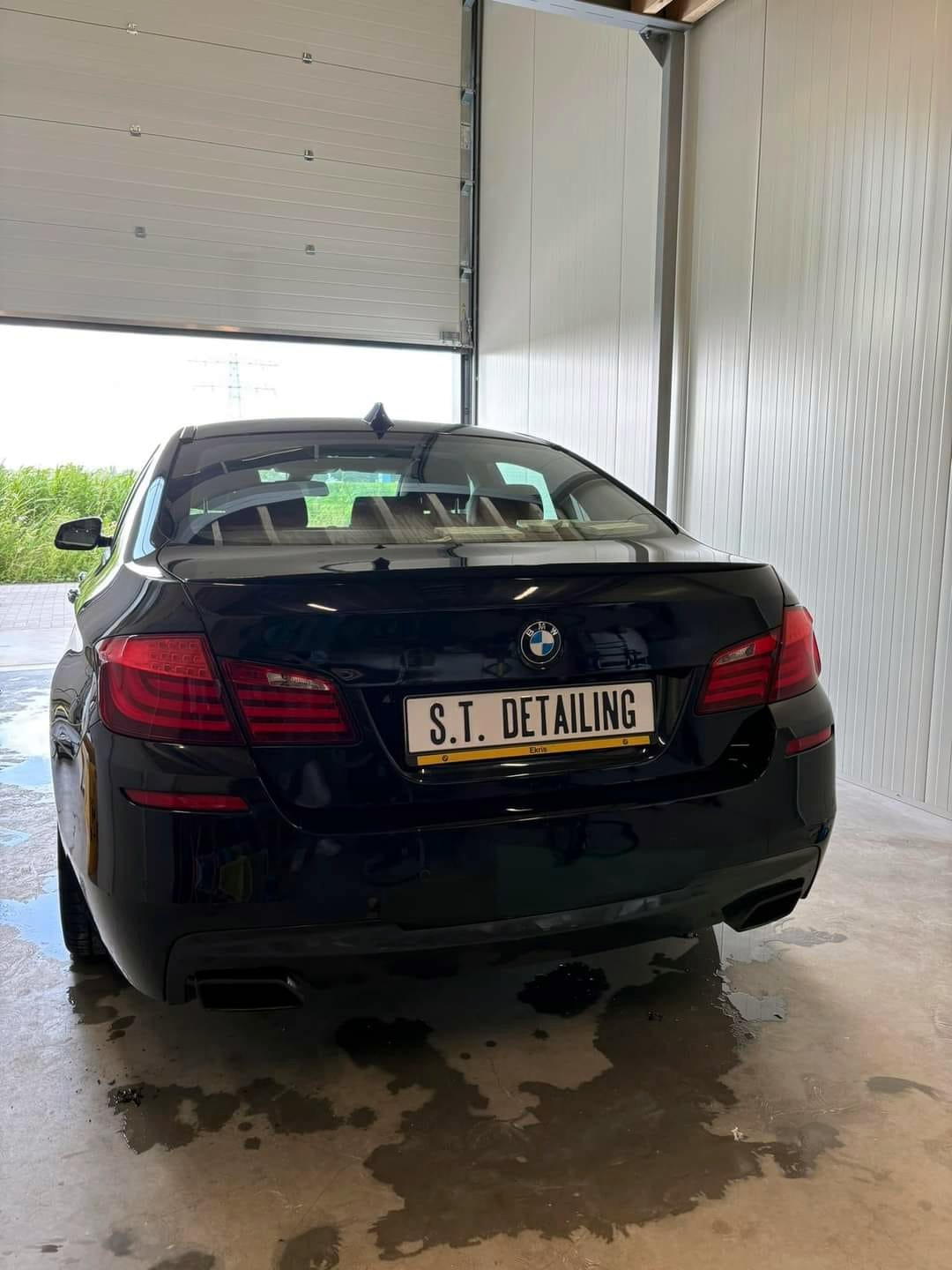 Lakwerk van een BMW na polijsten, S.T. Detailing Franeker